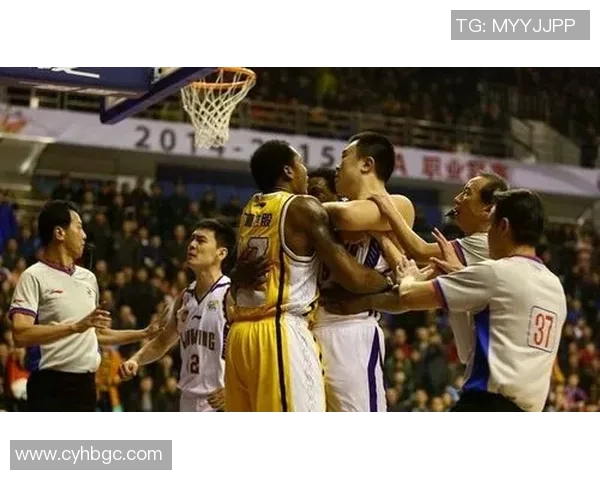 三分王与教练激烈争执冲突升级 球场内外关系紧张引发热议