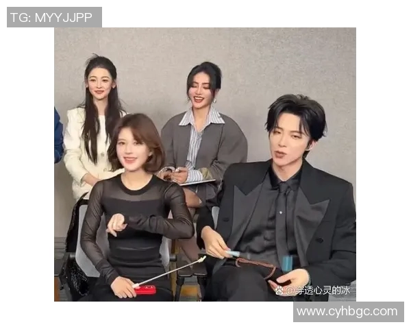 季后赛期间爆料与明星亲密互动引发绯闻网友猜测两人关系暗藏玄机 季后赛期间爆料与明星亲密互动引发绯闻网友猜测两人关系暗藏玄机